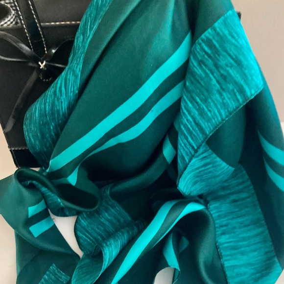 Vintage Griffin silk scarf - Picture 2 of 10